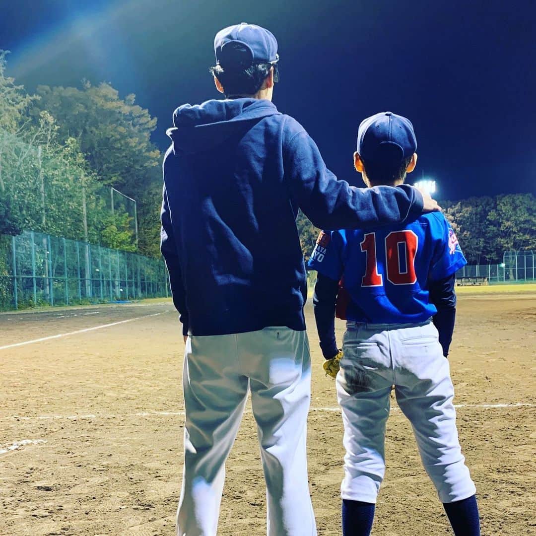 名倉潤さんのインスタグラム写真 - (名倉潤Instagram)「息子の6年間の野球の公式戦終了😭6年間毎週土日本当に楽しかった😊もう土日何やっていいかわからない。 燃え尽き症候群です。 息子よ本当に沢山の喜びくれてありがとう😊お父さんは本当に楽しかった。楽しかったという言葉で表せないくらい嬉しかった😊 ありがとう😊お疲れ様😊 #中学になっても野球頑張って👍 #これからはがっつり指導できないけど思いっきりサポートするからね」11月17日 8時39分 - nagrat1968