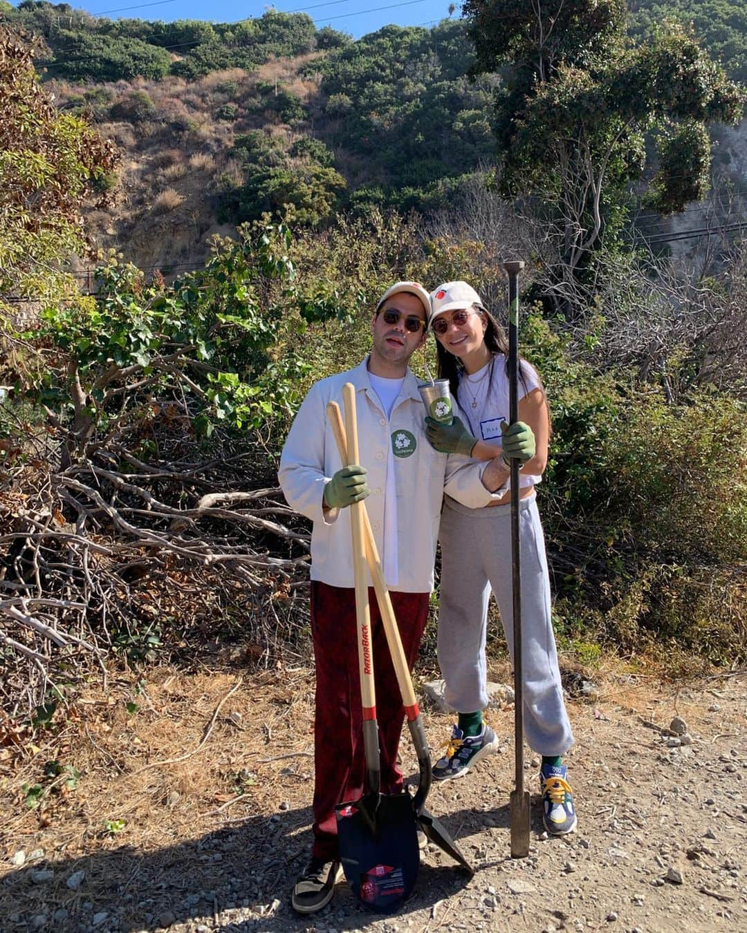 コートニー・カーダシアンさんのインスタグラム写真 - (コートニー・カーダシアンInstagram)「We spent our morning planting trees with @treepeople_org. Thank you @futureearth for including us in such a beautiful morning taking care of our 🌎」11月17日 9時16分 - kourtneykardash