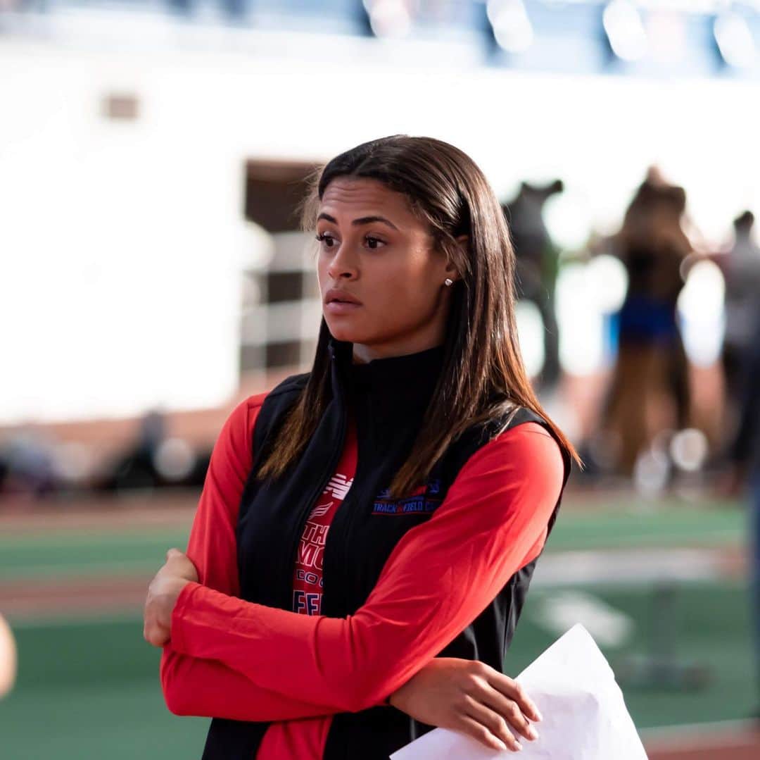 シドニー・マクローリンのインスタグラム：「Coaching is more tiring than it looks 😳 thank you Armory Track and Field for the opportunity to share my knowledge with the next generation 🙌🏽 it’s been a pleasure #armorytrackandfieldcamp」