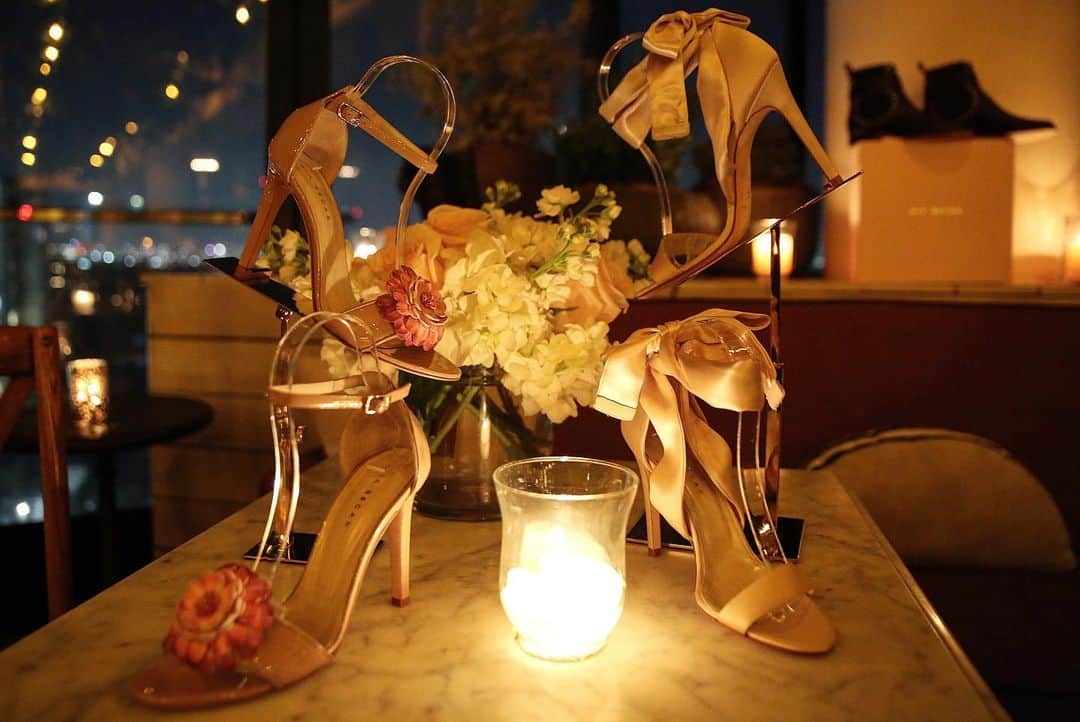 エイドリアン・ゴンザレスさんのインスタグラム写真 - (エイドリアン・ゴンザレスInstagram)「Great night last night. @betzabe_onthego showcasing her new collection at @harrietsrooftop to a great group of friends. @mia_becar #Shoes #GoodTimes」11月17日 9時29分 - adrian_eltitan