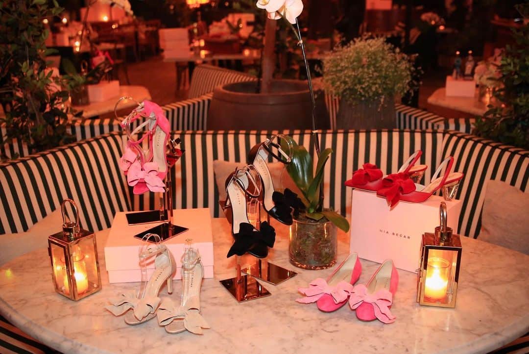 エイドリアン・ゴンザレスさんのインスタグラム写真 - (エイドリアン・ゴンザレスInstagram)「Great night last night. @betzabe_onthego showcasing her new collection at @harrietsrooftop to a great group of friends. @mia_becar #Shoes #GoodTimes」11月17日 9時29分 - adrian_eltitan