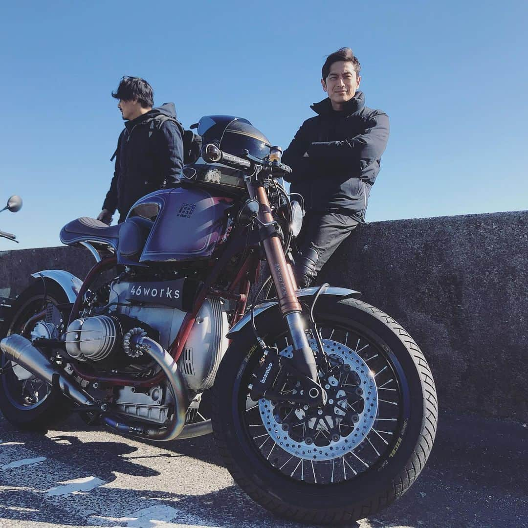 伊勢谷友介さんのインスタグラム写真 - (伊勢谷友介Instagram)「THE DAY.  バイクで遠乗りするにはベストな天気。内装を仲間と手掛けたバイカーズパラダイス、箱根へ日帰り。 友は昨日飲んだのに、今日が楽しみ過ぎて早起きし、既にバイクを磨いたという。 今回は曽原も合流。色々初めて。 楽しみだ。 行くぜ。 (イキシナ）」11月17日 9時33分 - iseya_yusuke