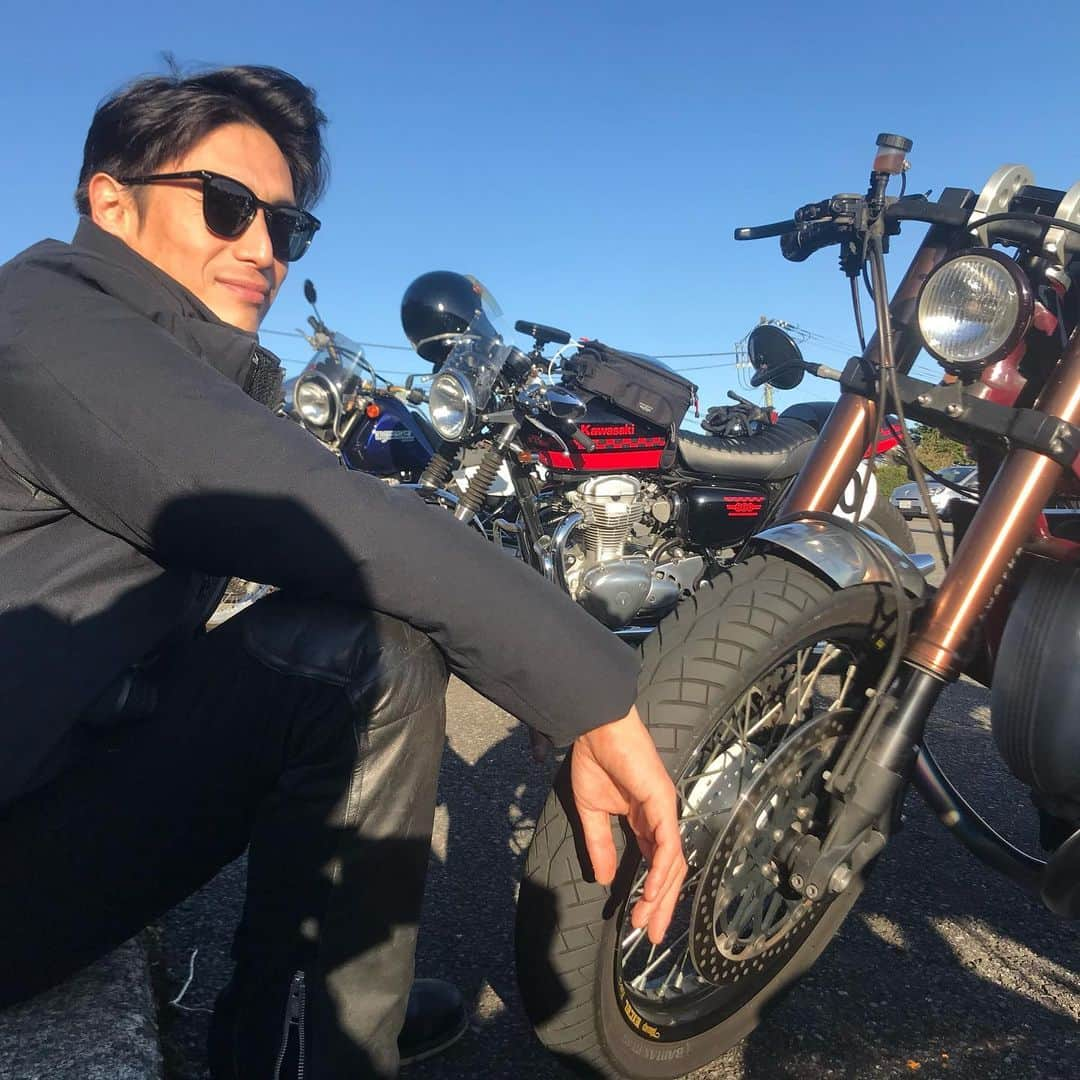 伊勢谷友介さんのインスタグラム写真 - (伊勢谷友介Instagram)「Bikers Paradice 到着。 相変わらず天井高いし、過ごしやすい。美味しいコーヒーをいただきました。バイクのレンタルは魅力的。」11月17日 10時12分 - iseya_yusuke