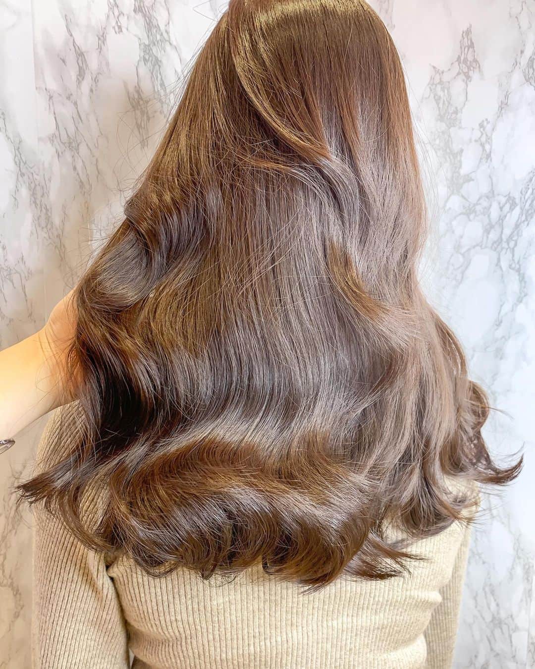 原涼香のインスタグラム：「１日で特別なオルチャンヘアに🇰🇷✨ 『 milktea beige ♡ 』 触れたくなる、まろやかカラー🍨💞 ㅤㅤㅤㅤㅤㅤㅤㅤㅤㅤㅤㅤㅤ」
