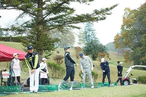 笹原優美さんのインスタグラム写真 - (笹原優美Instagram)「☆﻿ ﻿ 🍁JUN&ROPE' "FUN"GOLF 2019⛳️﻿ ジュンクラシックカントリークラブでは初開催でした！﻿ ジュンロペコーデとっても華やか🌺﻿ 楽しいゴルフにはお洒落が大切ですね😍﻿ ﻿ スタート前の練習では﻿ あかねさん @akaneiijima711 と私でレッスン🏌️‍♀️﻿ グリーンでは進藤さん @daisukeshindo がパターのレッスンをされてました✨﻿ 何かちょっとでもみなさんの上達に役立てたらいいな〜と思いながらやらせていただきました😊﻿ ﻿ @junandrope ﻿ @curucuru_golf ﻿ @junclassic_golf  #junandrope﻿ #ジュンアンドロペ﻿ #ジュンロペ﻿ #ジュンロペコンペ﻿ #ジュンクラシックカントリークラブ ﻿ #飯島茜　さん﻿ #進藤大典 さん﻿ #笹原優美」11月17日 10時26分 - yumi_sasahara_official