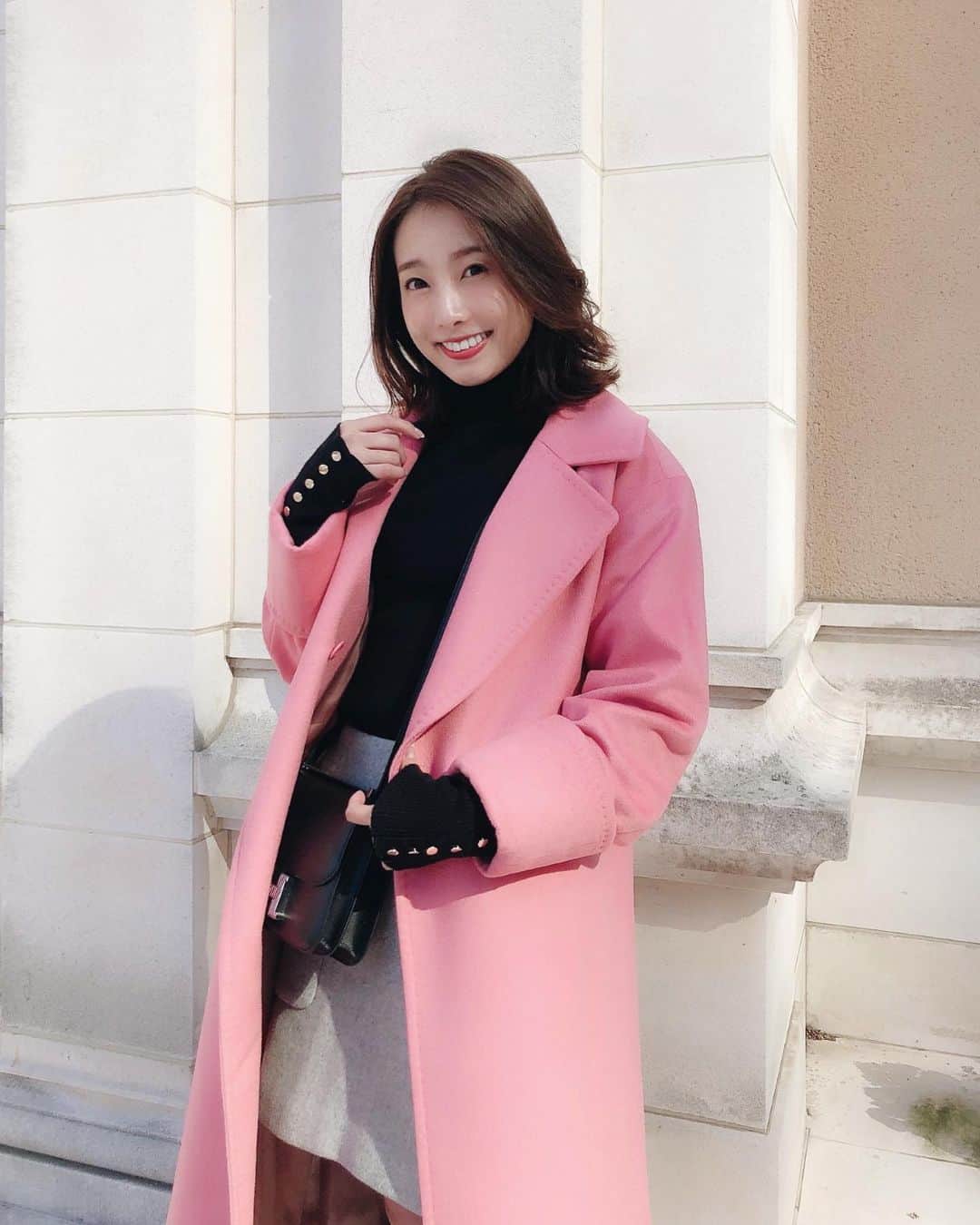 冨張愛さんのインスタグラム写真 - (冨張愛Instagram)「pink coat♡ 中はモノトーンでコートが主役☺︎ このピンク色と 大きな衿や長さ 形 可愛すぎて 展示会で一目惚れしたんです...😍 カシミア100なので すっごく暖かい💕 * M maglielecassetto のものなのですが 11月24日までメンバーズアプリのポイントupキャンペーンをやっているそうです✍️✨店頭でお買い上げの方対象で 通常ポイント+5％upになるらしいので カシミヤコートなど大きいお買い物をされる方はこの機会に是非❣️ * coat ... #mmaglielecassetto @superior_closet_official  knit ... #titivate @titivatejp  skirt ... #unitedarrows @unitedarrows_official  shoes ... #hermes @hermes  #instagood #coordinate #ootd #outfit #fashion #instafashion #meg_ootd #코디네이트 #패션 #카메라 #コーディネート #コーデ #ファッション #今日のコーデ #今日の服 #157cmコーデ #ピンクコート #コート #アウター」11月17日 10時26分 - megumitomihari