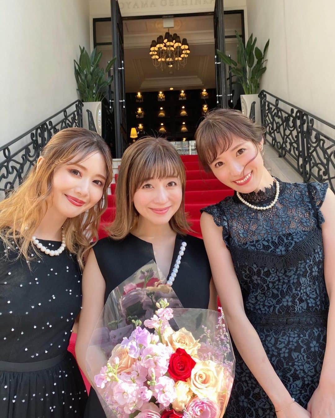 一木美里さんのインスタグラム写真 - (一木美里Instagram)「𝑎 ℎ𝑎𝑝𝑝𝑦 𝑑𝑎𝑦🎉🎈💛 昨日の結婚式へはGA!で参列させてもらったよ😊(そのことは改めて♡)さあやんベビーの誕生が待ち遠しいです🍼💛 . みんなでBlack✖️パールのコーディネート♡ . #happywedding#wedding#ウエディング#結婚式コーデ#結婚式メイク#결혼식」11月17日 10時29分 - misato_ichiki