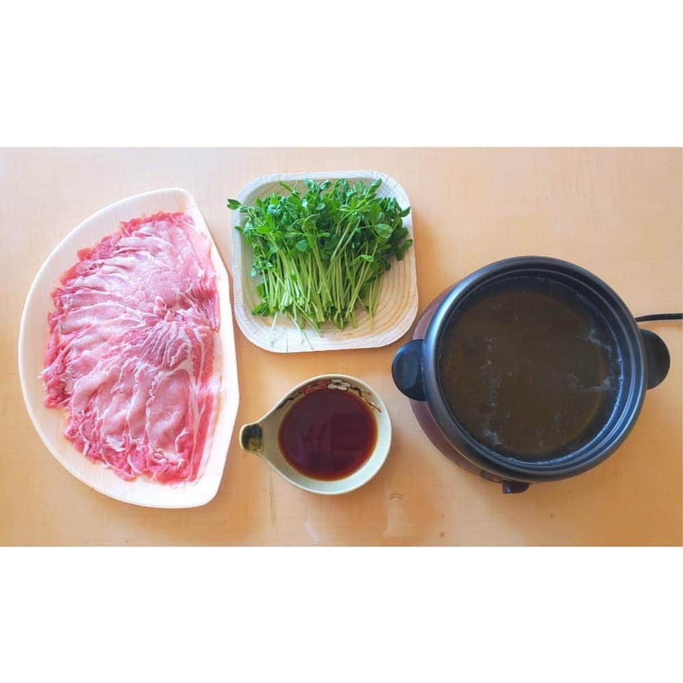 布川敏和さんのインスタグラム写真 - (布川敏和Instagram)「豚しゃぶ🐷でブランチ！ 昨日 戴いた ポン酢で 超マイウー(๑´ڡ`๑)b」11月17日 10時40分 - fukawatoshikazu