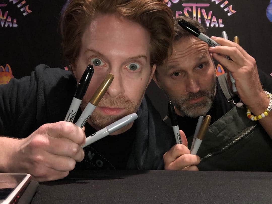 ブレッキン・メイヤーのインスタグラム：「Signing and enjoying the Adult Swim Fest with my side piece.」