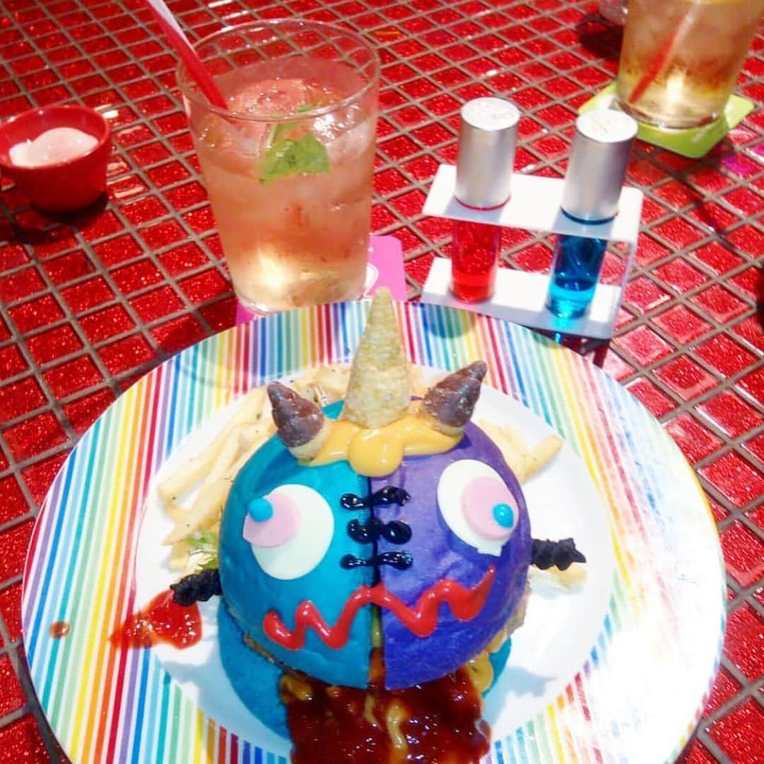 KAWAII MONSTER CAFEさんのインスタグラム写真 - (KAWAII MONSTER CAFEInstagram)「Today is 11:00 open✨🌈We look forward to your visit of everyone☀️Repost from @kia203 💗💙💚💛💜Thank you for coming🇯🇵❤ #kawaiimonstercafe #monstercafe #カワイイモンスターカフェ  #destination #tokyo #harajuku #shinuya #art #artrestaurant #colorful #color #pink #cafe #travel #trip #traveljapan #triptojapan #japan #colorfulfood #rainbow #rainbowcake #rainbowpasta #strawberry #pancakes #takeshitastreet #harajukustreet #harajukugirl #tokyotravel #onlyinjapan」11月17日 10時44分 - kawaiimonstercafe