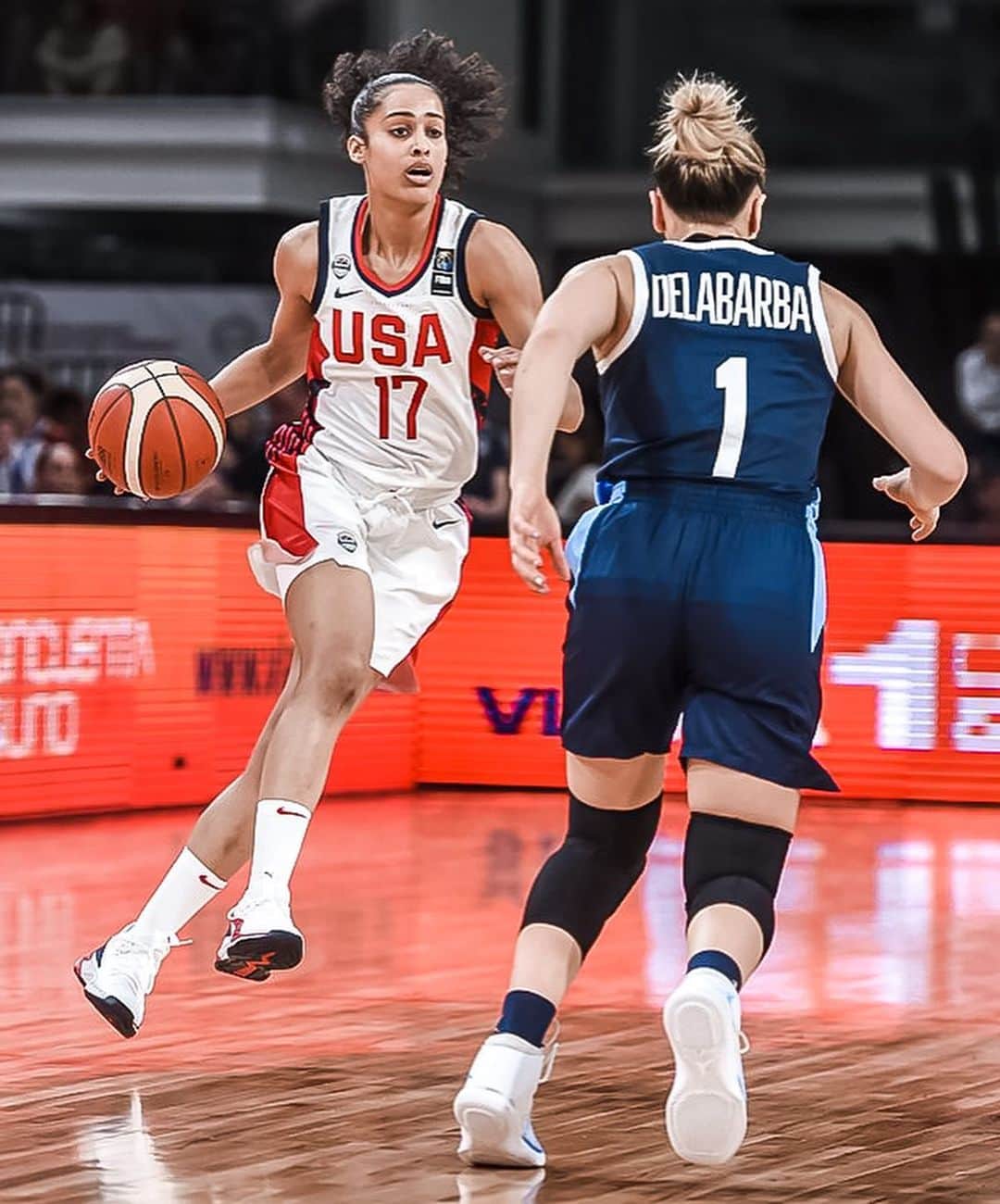 USA Basketballさんのインスタグラム写真 - (USA BasketballInstagram)「#USABWNT shoots 61.2% from the field for win ✌️ in Argentina」11月17日 10時48分 - usabasketball