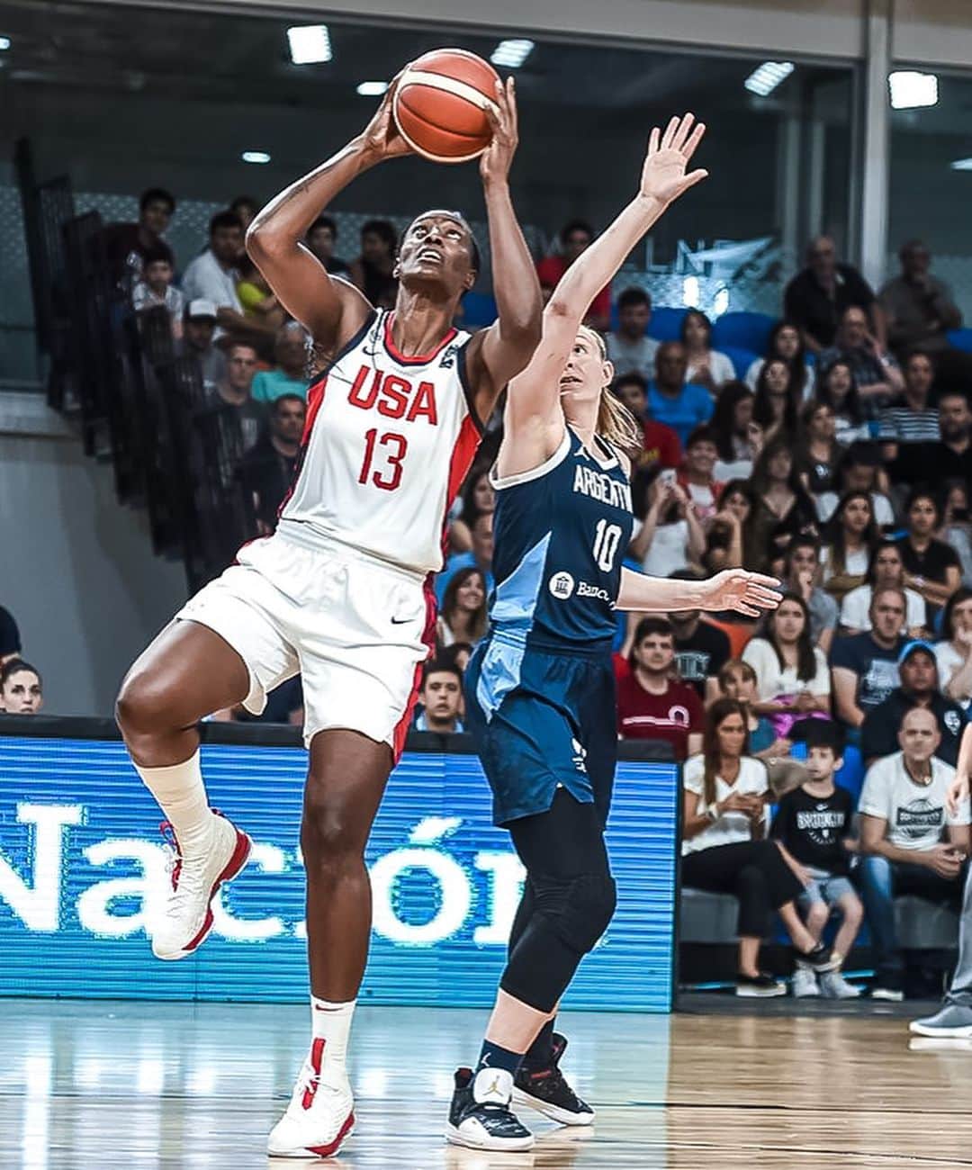 USA Basketballさんのインスタグラム写真 - (USA BasketballInstagram)「#USABWNT shoots 61.2% from the field for win ✌️ in Argentina」11月17日 10時48分 - usabasketball
