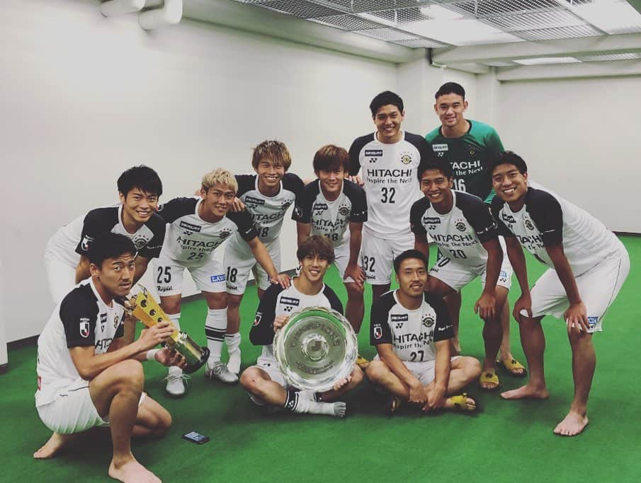 菊池大介さんのインスタグラム写真 - (菊池大介Instagram)「優勝🏆🏆 今シーズンも残り1試合。 ホーム最終戦も応援よろしくお願いします！！ #柏レイソル #J2 #優勝 #champion」11月17日 10時48分 - kikudai0412