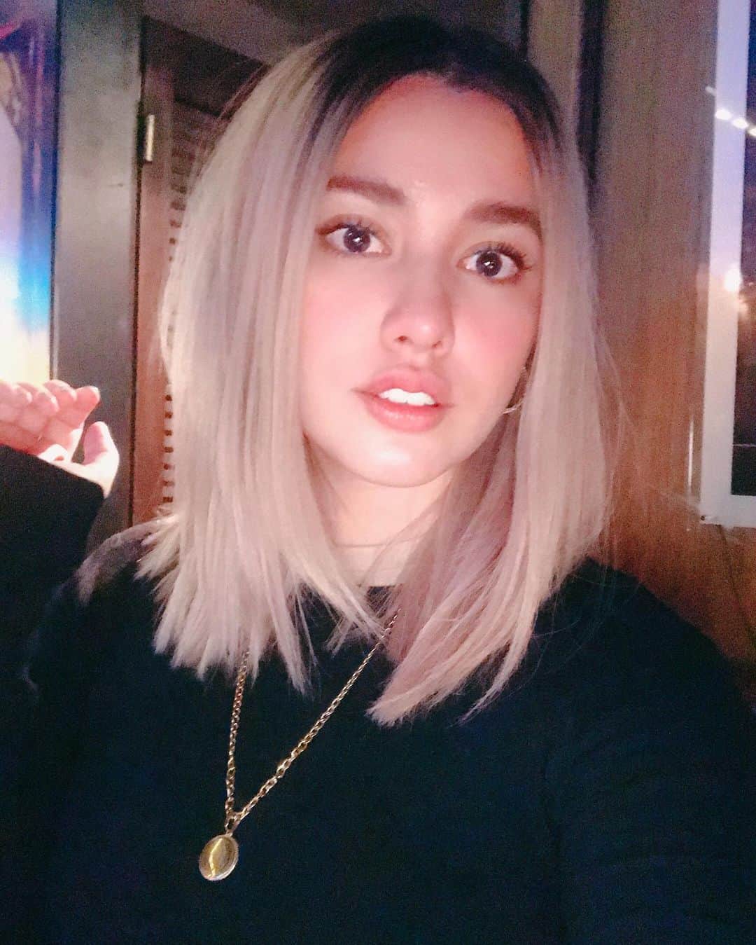 のインスタグラム：「Keeping this look as long as I can ✨」