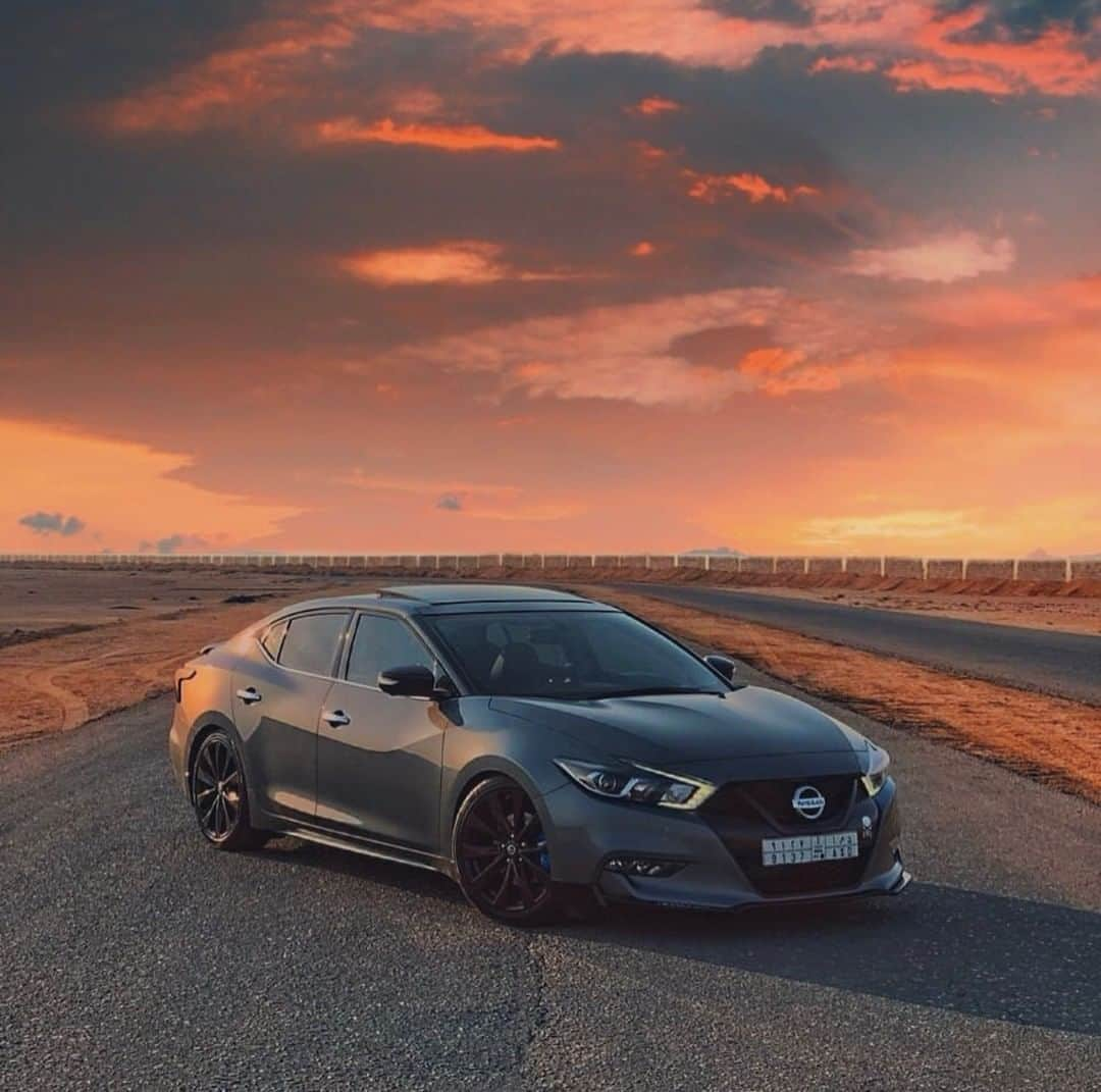 Nissanさんのインスタグラム写真 - (NissanInstagram)「Weekends are for views like these and rides like this. #NissanMaxima #Nissan #Maxima 📷 @hs.hamad 🚗: @madmaxima_」11月17日 11時00分 - nissan