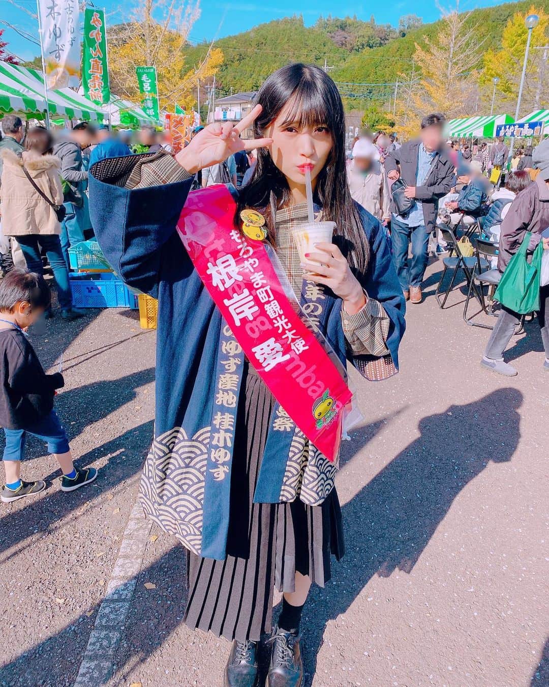 根岸愛のインスタグラム：「毛呂山町でタピオカ もろたぴっ🍼 塩キャラメルミルク #毛呂山町観光大使 #毛呂山町産業まつり #毛呂山町 #タピオカ #もろタピ #tapioca」