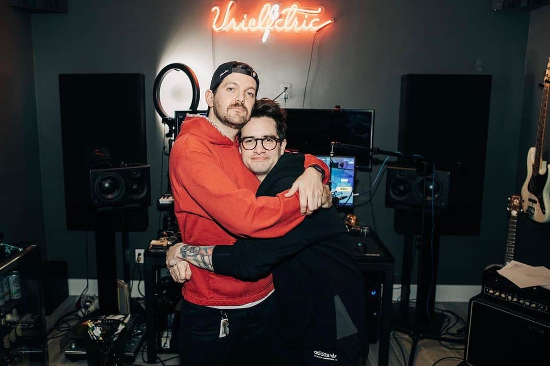 Panic! At The Discoさんのインスタグラム写真 - (Panic! At The DiscoInstagram)「Whatta day! Raised $134k for @highesthopesfoundation in just 24 hours. Couldn’t have done it without the help of some amazing friends & all of you beautiful souls ❤️ (📸- @jakechams)」11月17日 11時28分 - panicatthedisco