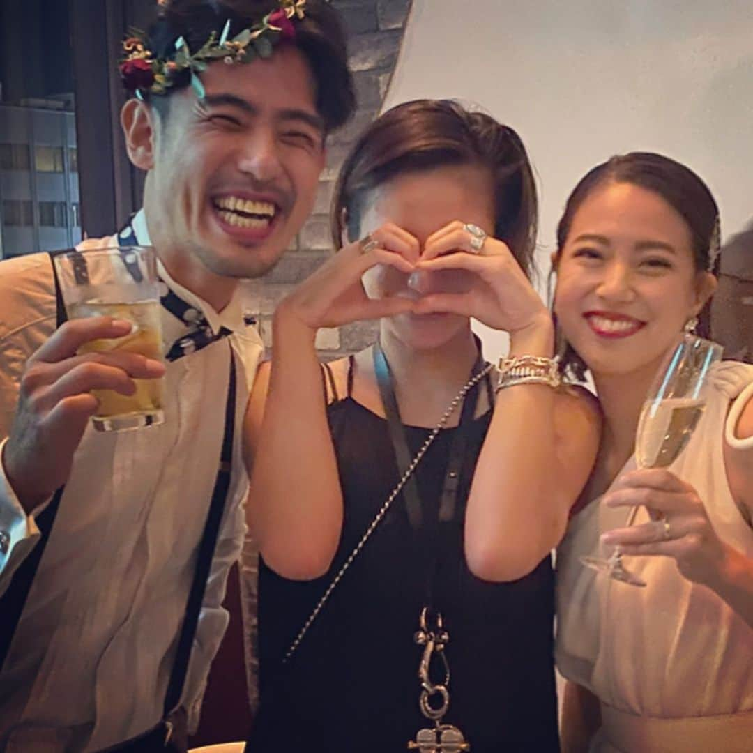 西山茉希さんのインスタグラム写真 - (西山茉希Instagram)「お誕生日の自由券を使って、 幸せ空間にお邪魔する夜。  #happy #weddingparty  小悪魔マッキーの月日を共に過ごしていたスタイリストレーチェル。  レーチェルが幸せな時の笑顔はすぐわかる。 昨日はその笑顔祭でした。  #再会あり #感動あり #記憶が身体にも甦る時間  当時の顔ぶれ祭。 人生に刻まれているメンバーと思い出。  #サプライズ #バースデー #幸あり夫婦が祝ってくれて #嬉しはずかし申し訳なし  ありがとう。 嬉しくて鶴瓶さんスマイルみたいにもなっちゃうよ。  #幸あり #おめでとう #ありがとう  西山食堂で逢いましょう。」11月17日 11時32分 - maki.nshiyama50