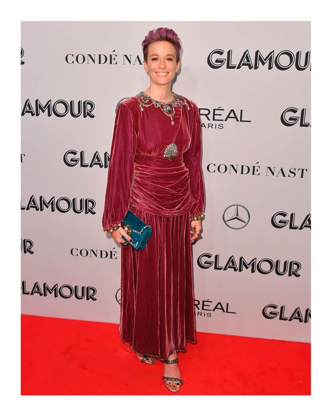 グッチさんのインスタグラム写真 - (グッチInstagram)「@mrapinoe in a #GucciCruise20 velvet dress with crystal embellishments, high heel sandals and  velvet mini bag to the 2019 @glamourmag Women Of The Year Awards in New York City.  #MeganRapinoe completed her look with a selection of #GucciJewelry rings. #GlamourWOTY  @alessandro_michele #AlessandroMichele」11月17日 22時38分 - gucci