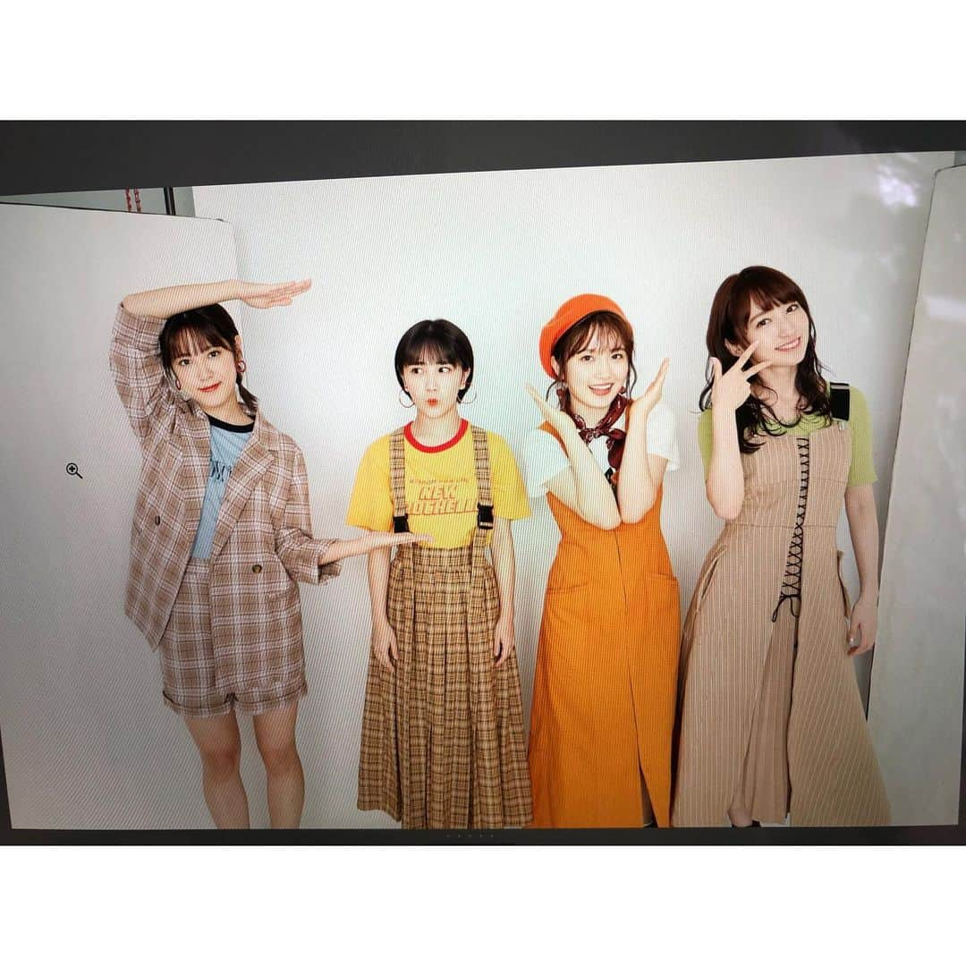 山木梨沙さんのインスタグラム写真 - (山木梨沙Instagram)「. 忘れた頃にやってくるオフショット  #country_girls #山木梨沙 #森戸知沙希 #小関舞 #船木結 #FIVEなポーズ」11月17日 21時02分 - risa_yamaki.official