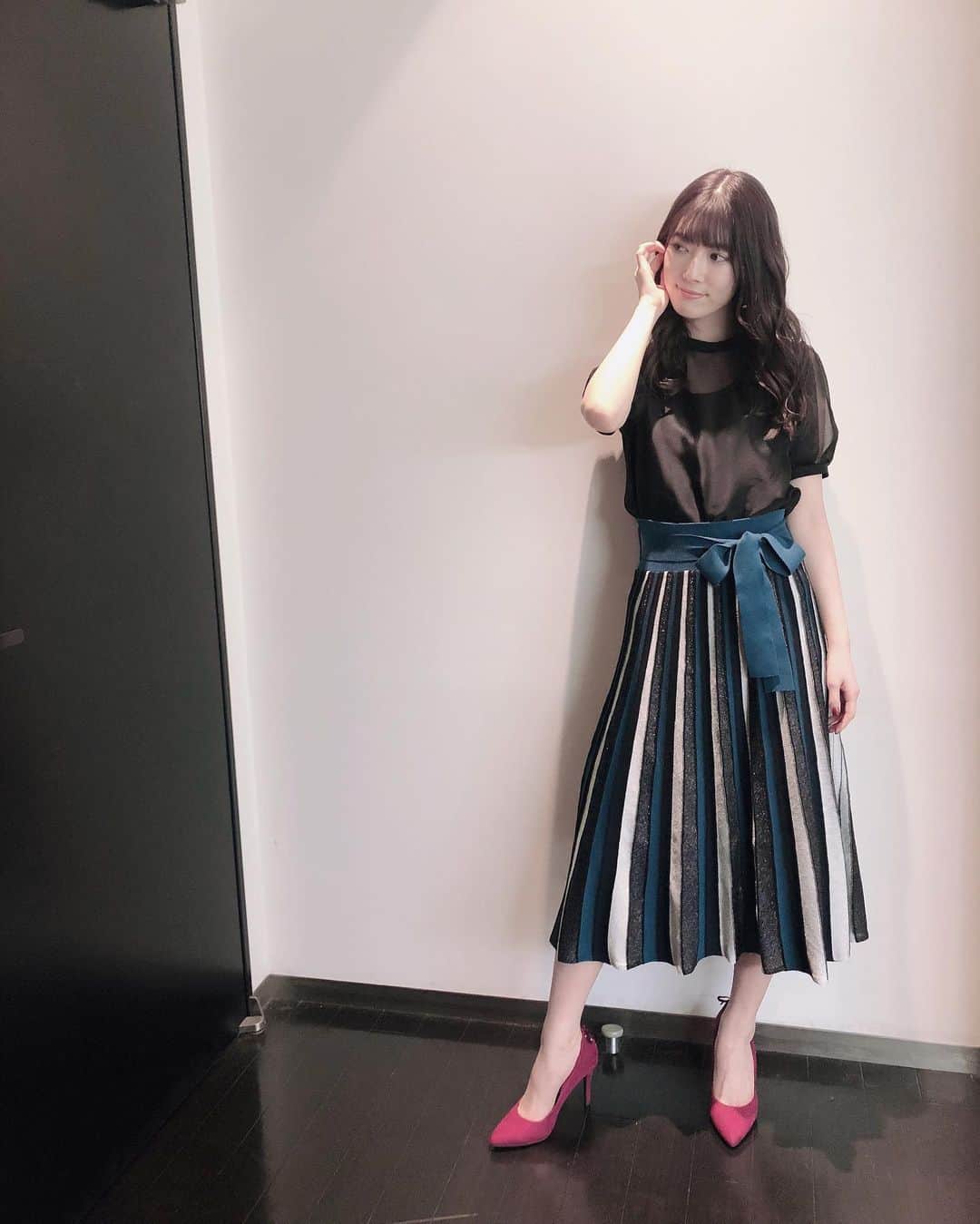 日下部美愛のインスタグラム：「サンデージャポンの衣装！ シースルーのトップスもスカートもパンプスも全部どタイプで めちゃくちゃ可愛い、、嬉しかった🥳🥳 . . #サンデージャポン #photo #japan #model #me #hair #fashion #makeup #selfie #followme #instagood #camera #instadaily #dailylook #selfie #한국 #맞팔 #사진 #데일리 #데일리룩 #인스타사진 #인스타그램 #일본인 #패션 #패션스타그램」
