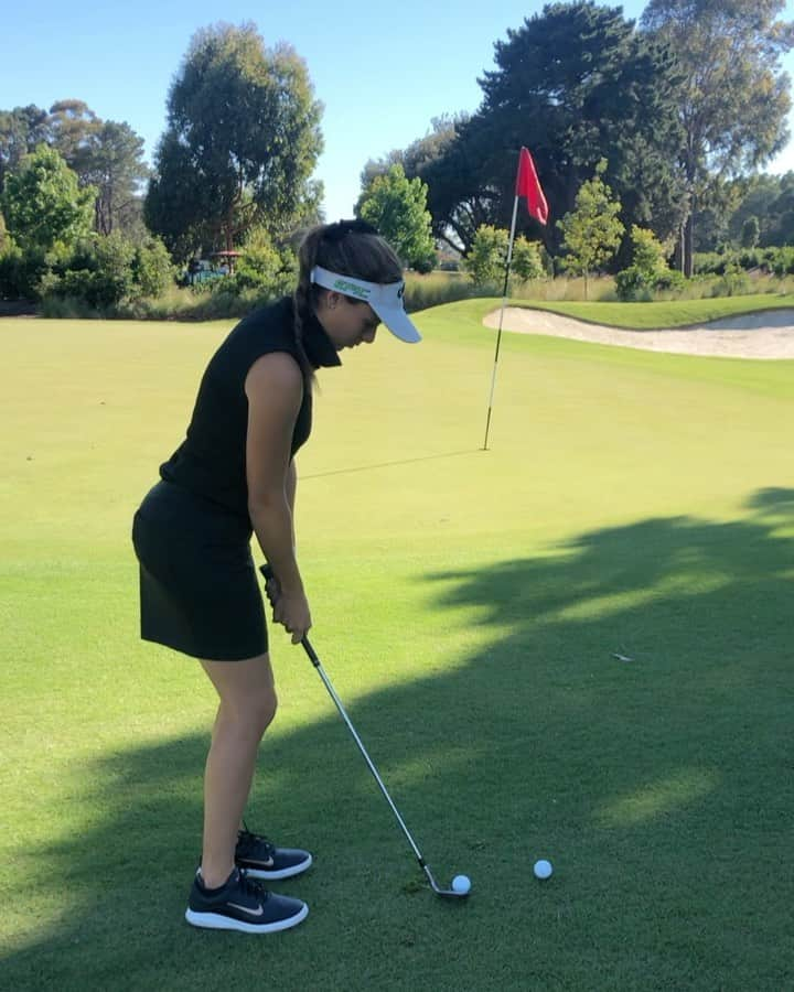 Liz Elmassianのインスタグラム：「⛳️⛳️ #chipin」