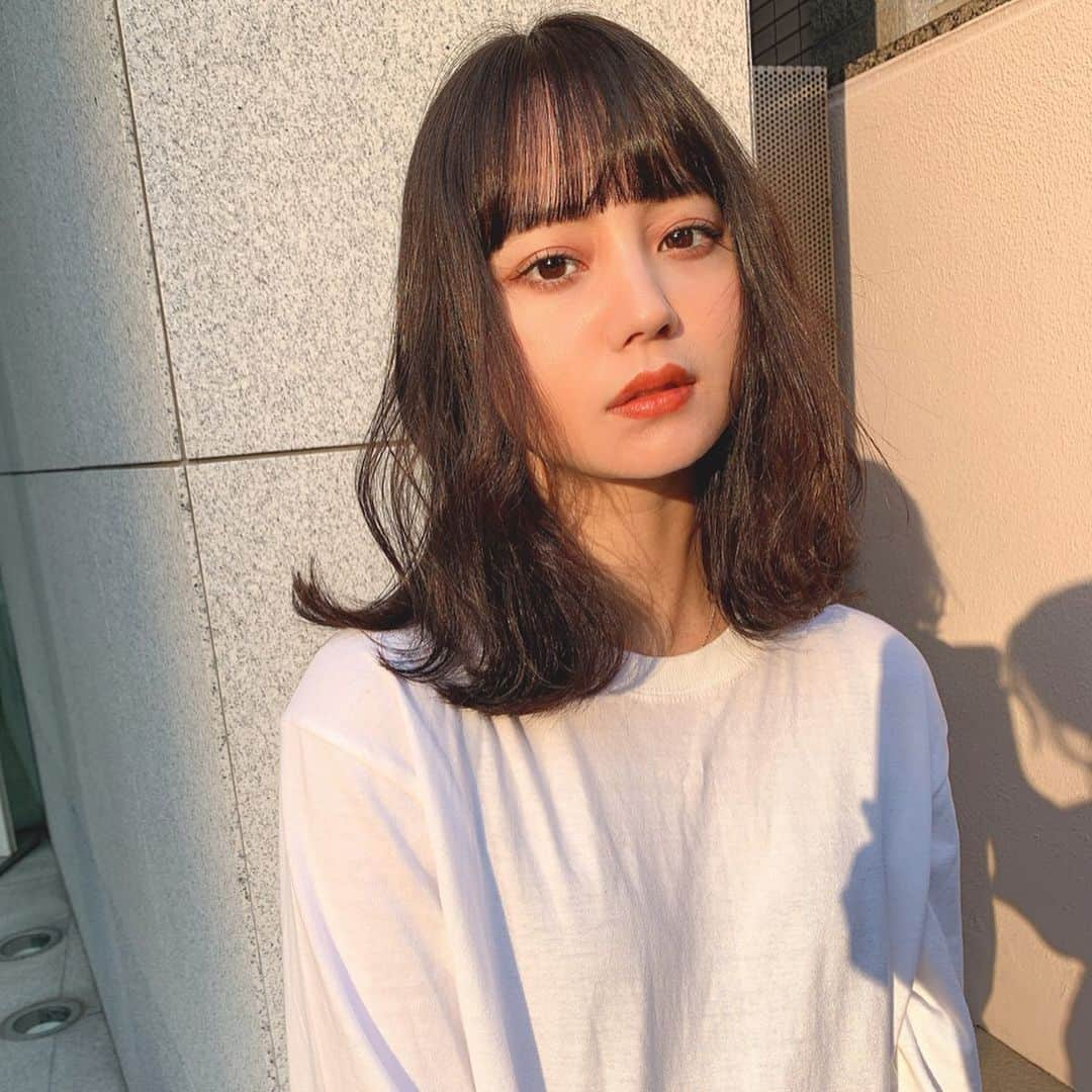 NANAMIさんのインスタグラム写真 - (NANAMIInstagram)「ちょっと前にヘアメンテナンス✂︎ カラーはOlive系で暗めに♡ 日に当たるとまた変わって可愛い色味〜！！ 伸びたのでレイヤーを入れてみたよ！！ ボリュームも出てセットしやすい✌︎✌︎✌︎ @kotone_kuno ありがとうございます💛 #lbyhome」11月17日 21時13分 - nanami023