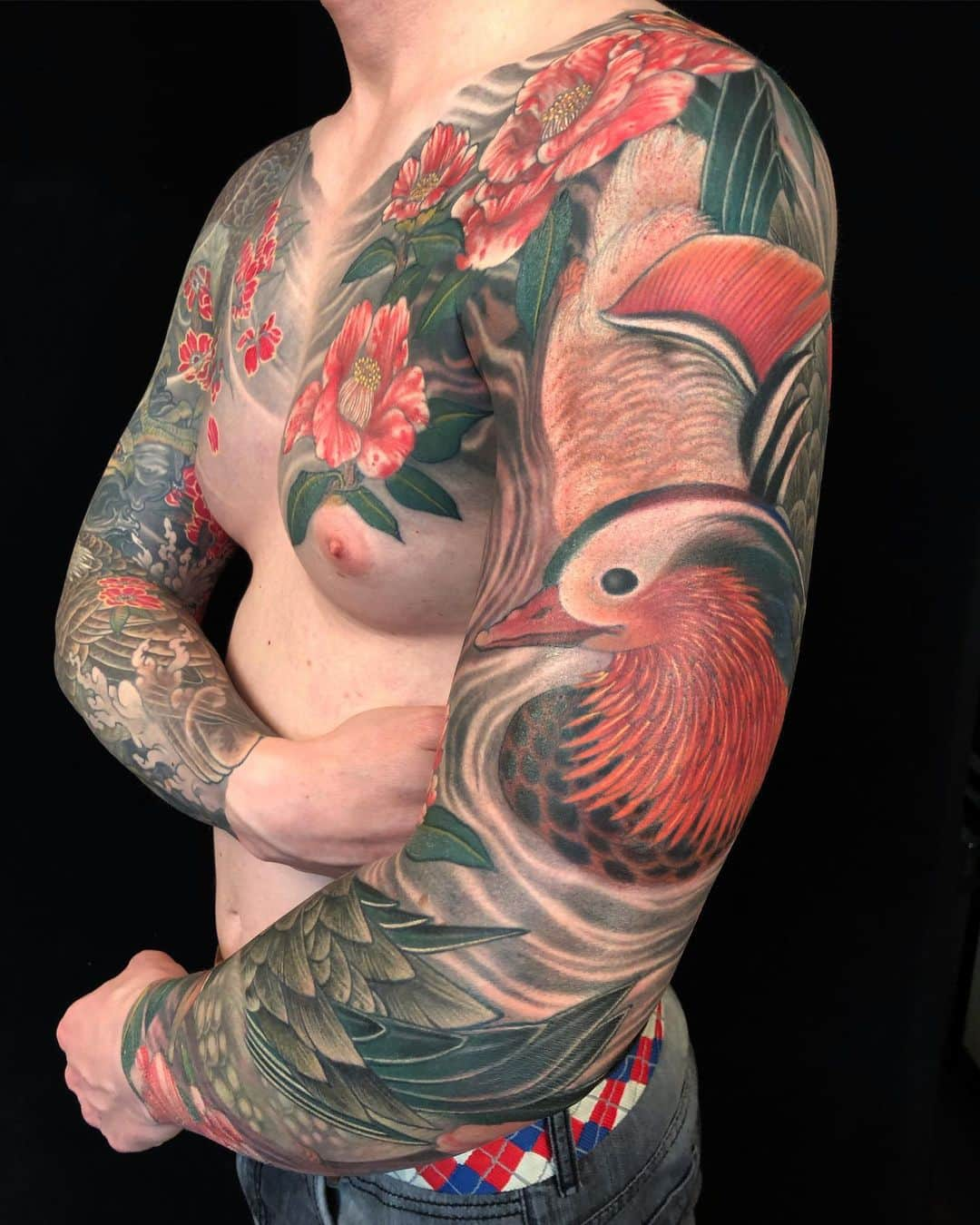 SHIGEさんのインスタグラム写真 - (SHIGEInstagram)「Completed this Oshidori and Tsubaki sleeve today,, I love this sleeve,, Thank you Jason! @jayman_088 Otsukaresama deshita! -  #shige #shigetattoo #shigeyellowblaze #yellowblazetattoo #黄炎 #鴛鴦 #オシドリ #椿 #日本刺青 #oshidori #mandarinduck #tsubaki #camellia #camelliatattoo #japanesetattoo #japaneseart #japan #yokohama #tattoolife @bishoprotary #bishoprotary @inkeeze #inkeeze #dipcaps #bishopfamily #fusionink #fusioninkproteam」11月17日 21時13分 - shige_yellowblaze