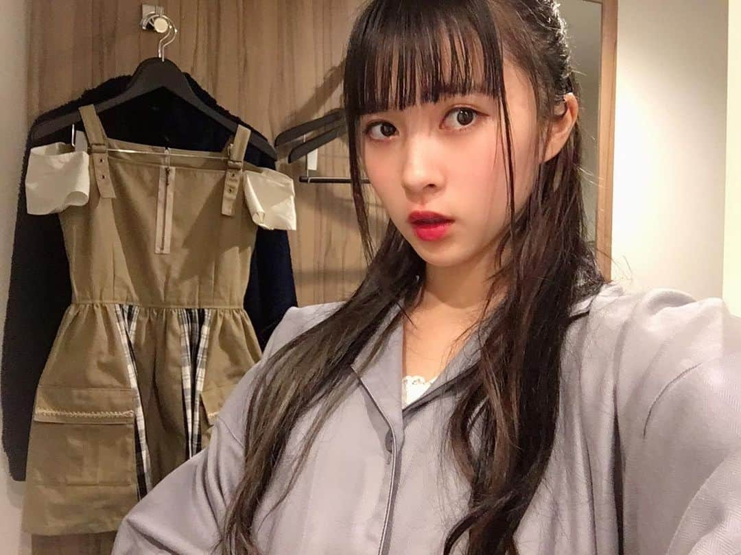 藤井優衣さんのインスタグラム写真 - (藤井優衣Instagram)「衣装干してぃる -  #followme #japaneseidol #japanesegirl #kissbee #idol #youtuber #youtube #urakiss #halfup #アイドル #ハーフアップ #衣装」11月17日 21時23分 - fu_0o0