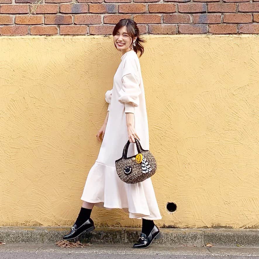 のインスタグラム：「* ゆるっとふわっとスエットワンピース👗🍂 @birthdaybashshop  ニコちゃんたくさんバッグ😋 これぞ #nicoand」