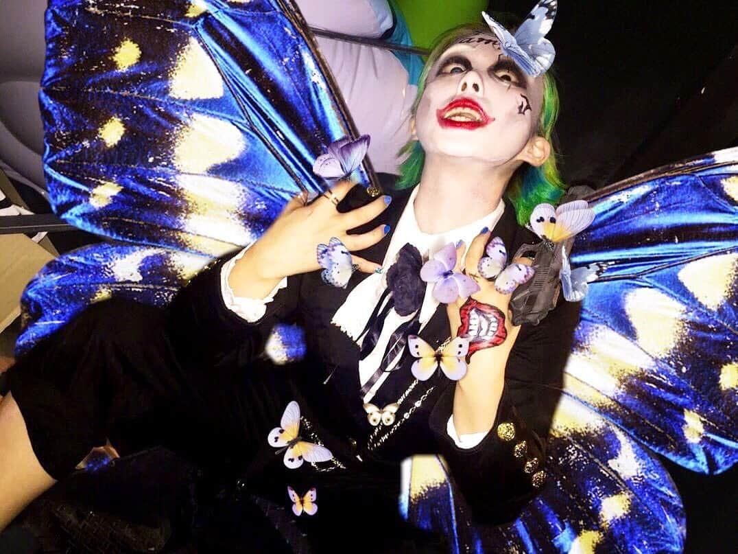 胡桃そらさんのインスタグラム写真 - (胡桃そらInstagram)「#🦋 #🃏 #🎃 #💋 #🤵 #🕴🏻」11月17日 21時30分 - sora__kurumi