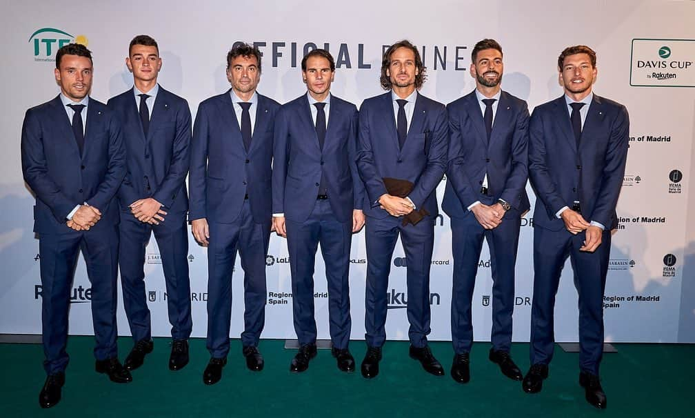 パブロ・カレーニョ・ブスタさんのインスタグラム写真 - (パブロ・カレーニョ・ブスタInstagram)「About last night , official dinner @daviscupfinals #teamspain 🇪🇸」11月17日 21時55分 - pablo_carreno_