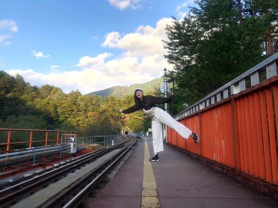 北村優衣さんのインスタグラム写真 - (北村優衣Instagram)「ばいばーーい。 次の電車は1時間後。 #奥大井湖上駅  #湖の上の駅」11月17日 22時10分 - kitamura_y910