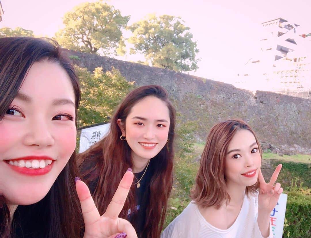 川戸沙羅のインスタグラム：「女3人弾丸旅行🧸💓 @chankie94 @shonokoike  可愛い可愛い2人の出身地熊本へ✈️ 何年も前から話はしていたけど、やっと実現✨ 地元を沢山案内してくれて、ご家族にもお世話になりお陰様様で充実した時間を過ごせました😭  本当にありがとう🙇‍♀️‼️ #弾丸旅行 #熊本 #女子旅」