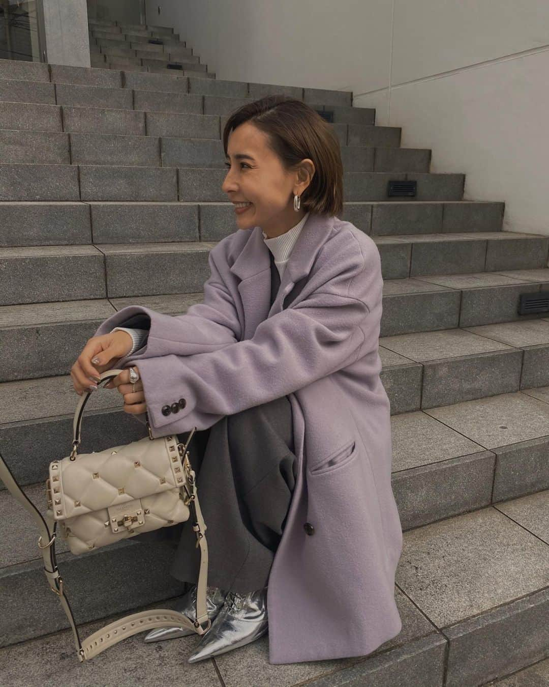 黒石奈央子さんのインスタグラム写真 - (黒石奈央子Instagram)「あめりふく。 . . . .  UNDRESSED BIG JK DADDY COAT ¥30500+tax 11/19 UNDRESSED REMAKE LIKE TAILORED TOP ¥19400+tax 11/19 UNDRESSED STRAP WIDE PT ¥16600+tax 11/19 . . ダディーの大本命のパープル。やっぱ他にないこのカラーはマストかな。 .  @ameri_shinjuku @amerivintage @ameri_daikanyama @ameri.shinsaibashi #ameri#amerivintage #fashion #vintagefashion #coordinate#ootd#outfit#osanposnap #705_outfit #大人ファッション #大人コーディネート #大人スタイル #modestyle #modefashion#modecasual」11月17日 22時12分 - blackstone705