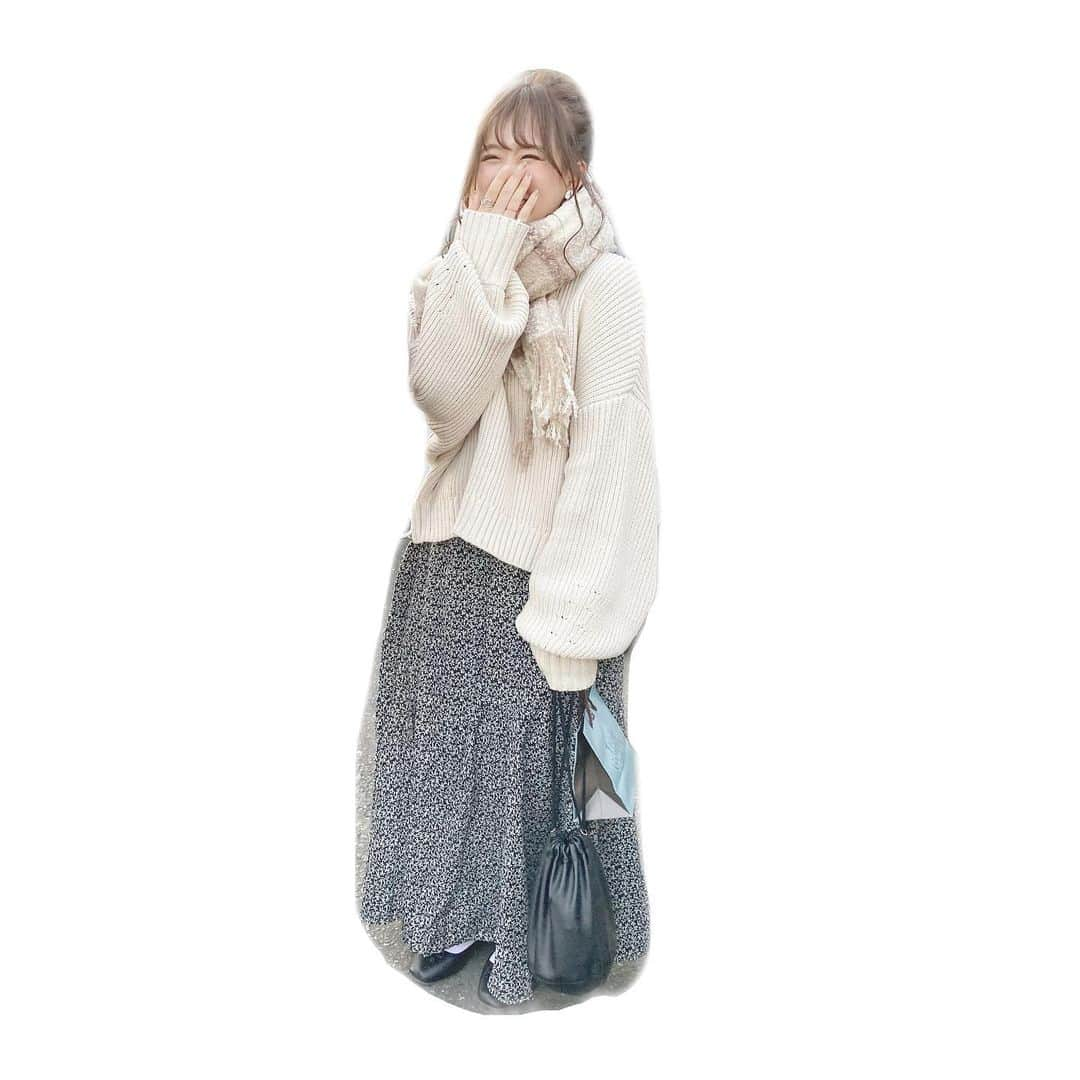 haruさんのインスタグラム写真 - (haruInstagram)「ㅤㅤㅤㅤㅤㅤㅤㅤㅤㅤㅤㅤㅤ ㅤㅤㅤㅤㅤㅤㅤㅤㅤㅤㅤㅤㅤ ㅤㅤㅤㅤㅤㅤㅤㅤㅤㅤㅤㅤㅤ #ootd ㅤㅤㅤㅤㅤㅤㅤㅤㅤㅤㅤㅤㅤ タートルネックのここ持ちがち🤭🧡( 笑 ) ㅤㅤㅤㅤㅤㅤㅤㅤㅤㅤㅤㅤㅤ この前の試合観戦の時のコーデ🌸 最後の写真はマフラー巻いたVerですが 横に🐻さんがいるので めちゃくちゃにやけ顔です🤣//( 笑 ) ㅤㅤㅤㅤㅤㅤㅤㅤㅤㅤㅤㅤㅤ ㅤㅤㅤㅤㅤㅤㅤㅤㅤㅤㅤㅤㅤ 本当にこのたっぽり袖がめちゃくちゃ可愛い🥺❤️ ㅤㅤㅤㅤㅤㅤㅤㅤㅤㅤㅤㅤㅤ おだんごにして首回りすっきりしました☺️🧡 ㅤㅤㅤㅤㅤㅤㅤㅤㅤㅤㅤㅤㅤ ㅤㅤㅤㅤㅤㅤㅤㅤㅤㅤㅤㅤㅤ ❤︎ tops : #titivate ❤︎ skirt : #fifth ❤︎ bag : #unemansion ❤︎ shoes : #menue ㅤㅤㅤㅤㅤㅤㅤㅤㅤㅤㅤㅤㅤ ㅤㅤㅤㅤㅤㅤㅤㅤㅤㅤㅤㅤㅤ 今から前回のもコメントお返事します☺️！ いつもありがとうございます🙇‍♀️💓 ㅤㅤㅤㅤㅤㅤㅤㅤㅤㅤㅤㅤㅤ #titivatejp#titivatestyle#ティティベイト#低身長コーデ#ニットコーデ#カジュアル#プチプラ @titivatejp #ボリュームニット #harucd ㅤㅤㅤㅤㅤㅤㅤㅤㅤㅤㅤㅤㅤ」11月17日 22時15分 - __haru3