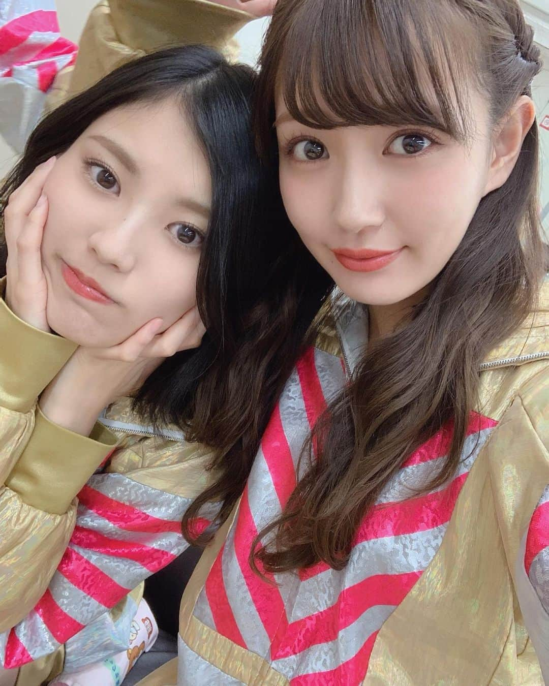 荻野可鈴さんのインスタグラム写真 - (荻野可鈴Instagram)「、 ライブ見てくれたみんなありがとーう🥰 #小林れい #荻野可鈴 #夢アド #アイドルレース衣装見納め説 #そんなに髪が早く伸びないおこば #ぐんぐん髪が伸びるわたし #多分髪の毛に全部栄養いっちまった #成長してほしいところは全く成長せず #おこばの栄養の行き先は身長一択 #それ以外はさほど変わりまてん☺️❤️」11月17日 22時18分 - karin_ogino