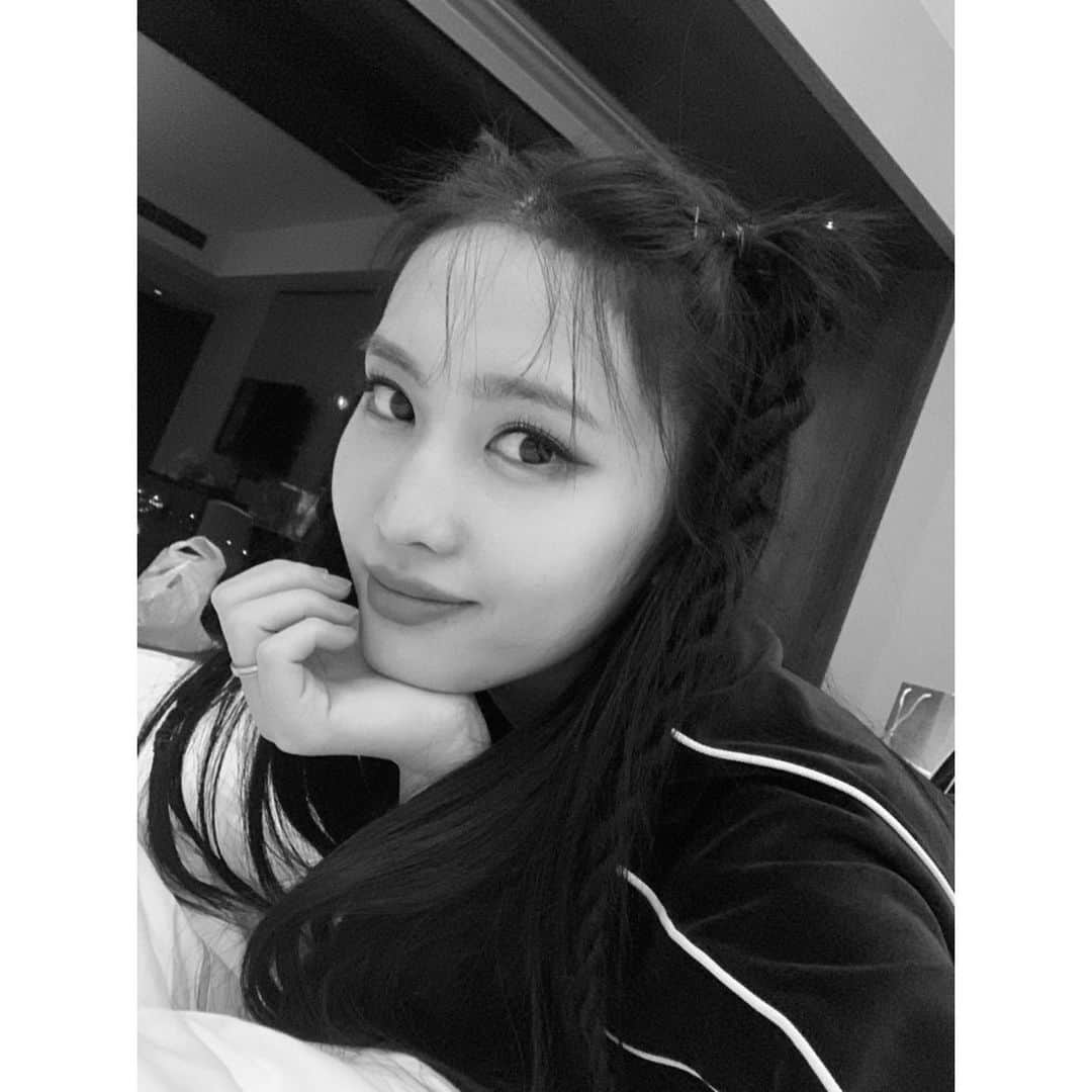 TWICEさんのインスタグラム写真 - (TWICEInstagram)「🥀%%%###11.17」11月17日 22時21分 - twicetagram