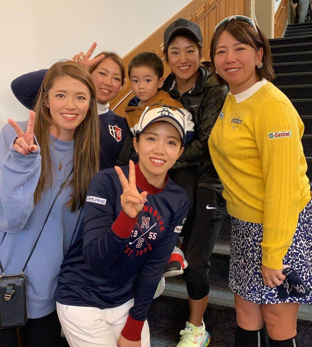 藤本麻子さんのインスタグラム写真 - (藤本麻子Instagram)「81期生⛳️ 皆さんもご存知の通り、 大江香織ちゃんが 今週限りでツアーを引退しました。 香織ちゃんとは同い年で、 ジュニアの頃から一緒に戦ってきたので 引退すると聞いたとき信じられなかったし さみしかったです😫😫😫 . . たんたんとプレーする香織ちゃんのプレースタイル、 だいだい大好きでした☺️👍🏻❗️ . ツアープロ人生、 長かったのか短かったのか、 それは本人にしかわからないけど、 ホントにホントにおつかれさまでした💜 . 第二の人生もステキな人生になりますように🙏🏼🌟 #大江香織#引退#同期 #甲田良美#大城さつき#吉田弓美子 私の将来の旦那さん、将玄くん♡w」11月17日 22時23分 - aako528