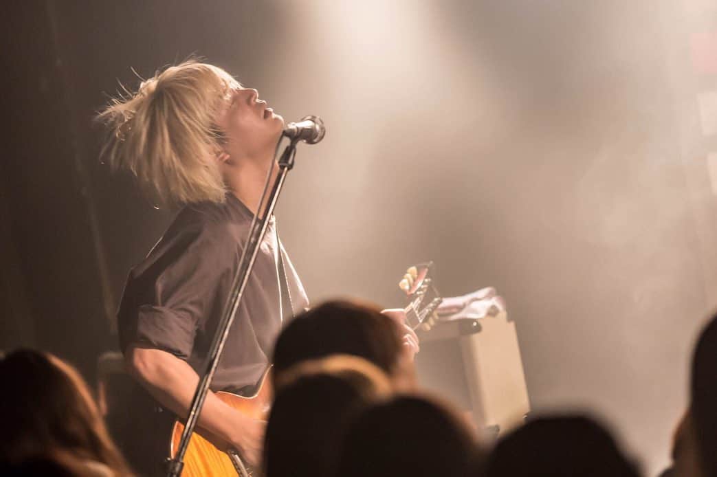 木田健太郎さんのインスタグラム写真 - (木田健太郎Instagram)「2019.11.17 @郡山PEAK ACTION CRAZY VODKA TONIC リリースツアー『DARUMAさんが転んだ』 ありがとうございました！！ CVT2日間ありがとう！！ 2日間連チャン。 刺激うけたなー ライブ1本1本もっと大事にして、日々成長してきます！ 郡山も今年は4回来られたなぁ 来年はもっと行きたい。 ツアー続くから、年内もまだまだ頑張ります！  photo by 中山優司 @yuji.nakayama.photo  #リアクションザブッタ #crazyvodkatonic #ココロオークション #vividundress #darumaさんが転んだ」11月17日 22時26分 - kidaken_rtb
