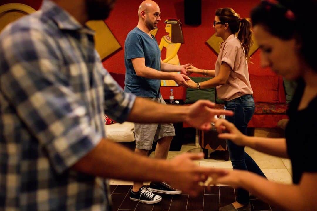 のインスタグラム：「Photo by @TasneemAlsultan | A weekly salsa dancing class is held in a home in Jeddah. Several classes are privately held on a weekly basis for both locals and expats. #jeddah #saudiarabia」