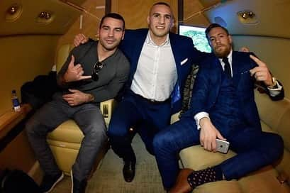 コナー・マクレガーさんのインスタグラム写真 - (コナー・マクレガーInstagram)「Artem Lobov! What a warrior.  What a journey this has been mate. What a journey this is! You blow me away bro, from the world tours to the ultimate fighter to this! You deserve the world and more my brother! Congrats on another amazing fight! What a story!  Brothers for life mate ❤️ Congrats to Jason Knight.  Amazing warrior.  Great fight.」11月17日 13時54分 - thenotoriousmma