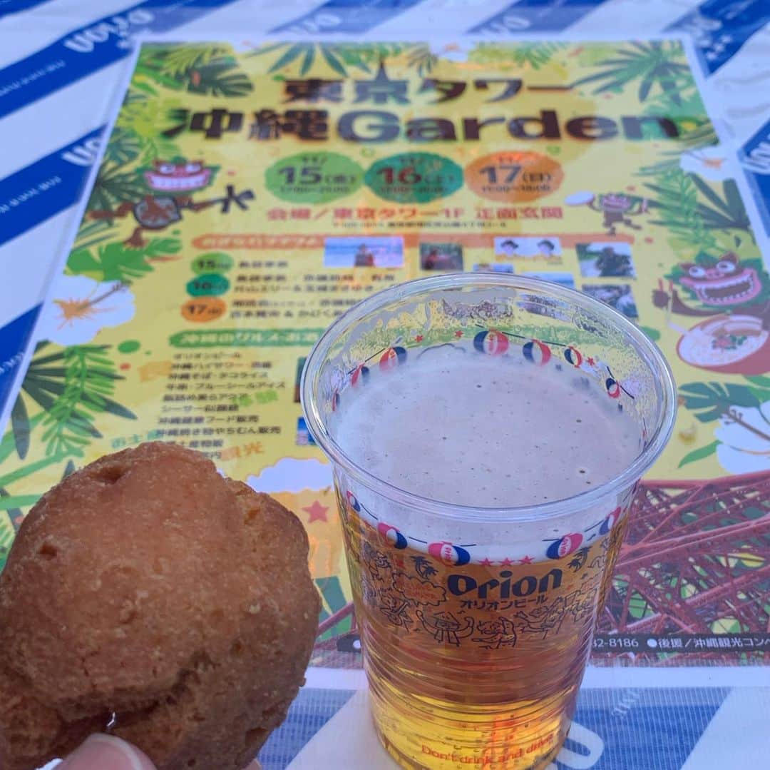 くろさんのインスタグラム写真 - (くろInstagram)「ランチはホルモンまさる🍺 食後は東京タワーまでお散歩🗼 東京タワーで沖縄イベントやってたのでサータアンダギーとオリオンビール🍺 で、増上寺からのスタバ芝大門🍓 #ホルモンまさる #食べログ百名店2019 #食べログ百名店 #昼からビール #昼ビ #東京タワー #東京タワー沖縄garden #沖縄garden #増上寺 #スタバ #ストロベリーケーキフラペチーノ #スターバックスコーヒー芝大門店」11月17日 13時56分 - m6bmw