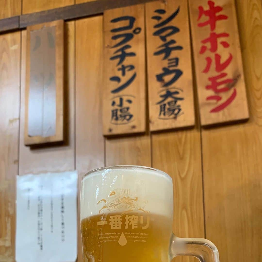 くろさんのインスタグラム写真 - (くろInstagram)「ランチはホルモンまさる🍺 食後は東京タワーまでお散歩🗼 東京タワーで沖縄イベントやってたのでサータアンダギーとオリオンビール🍺 で、増上寺からのスタバ芝大門🍓 #ホルモンまさる #食べログ百名店2019 #食べログ百名店 #昼からビール #昼ビ #東京タワー #東京タワー沖縄garden #沖縄garden #増上寺 #スタバ #ストロベリーケーキフラペチーノ #スターバックスコーヒー芝大門店」11月17日 13時56分 - m6bmw