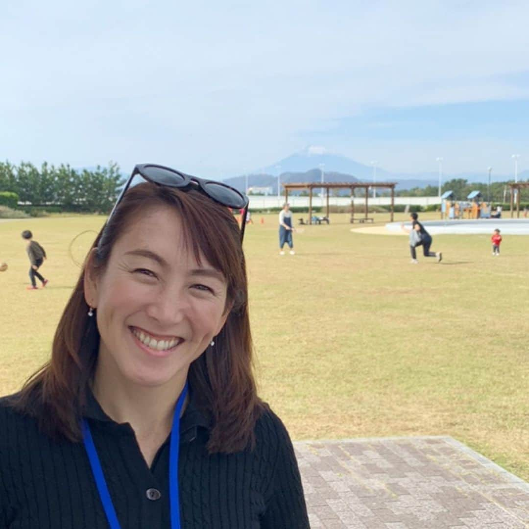 杉山愛さんのインスタグラム写真 - (杉山愛Instagram)「今日もお天気に恵まれ☀️ 最高なテニス日和🎾大会日和🎾 ジュニア達も頑張ってます👍  会場は子どもが遊べたり 犬がお散歩したり🐕🐩🐕 ジョギングコースがあったり🏃‍♀️🏃‍♂️ 家族で遊びに来られる場所になってます✨  お天気がいい時は富士山も🗻 綺麗に見られますよ〜👀 今日の富士山🏔綺麗でした」11月17日 14時37分 - aisugiyamaofficial