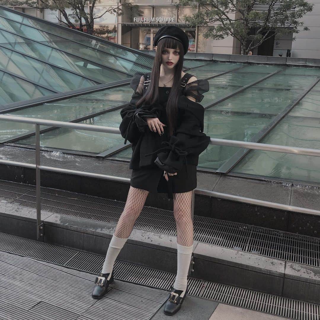 chiiiiiのインスタグラム：「アウターが必要な季節になってきてとっても嬉しい❄︎(@blackbunnys.official )ありがとうございます🖤」