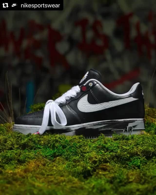 G-DRAGONのインスタグラム：「#AD #Repost @nikesportswear with @make_repost ・・・ A vision of utopia from @xxxibgdrgn 🌼 ⠀ The Air Force 1 Para-Noise blurs the lines between reality and utopia with a black painted upper that wears away over time to reveal personal artwork created by G-DRAGON. ⠀ Releasing globally on Nov. 23. #af1 #allfor1」