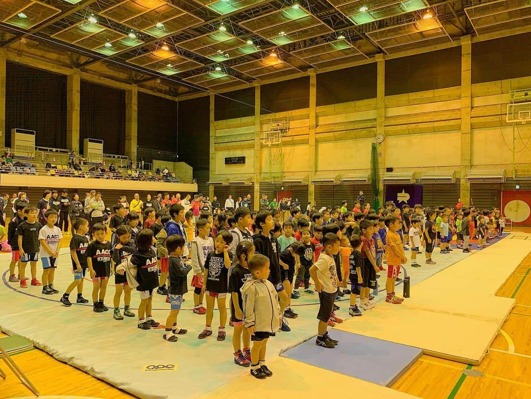 阿部裕幸さんのインスタグラム写真 - (阿部裕幸Instagram)「第12回練馬キッズレスリング交流大会 AACC 12名エントリー 1名棄権 11名出場 金3 銀4 銅3 またみんなで頑張ろう‼️ 大会関係者の皆さま、お世話になりました。ありがとうございました。 パパママたちお疲れさまでした！  AACC Kindergarten and Kids join Nerima-Ku Kids Wrestling competition! AACC Kids got 3gold 4silver 3 bronze. Thank you everyone!  #aacc #aacckids #aacckidswrestling #aaccキッズ #aaccキッズレスリング #team #仲間 #kidswrestling #キッズレスリング #第12回練馬キッズレスリング交流大会 #aacckindergaren #kindergarten #幼稚園チーム #みんな頑張りました」11月17日 15時26分 - abeani111