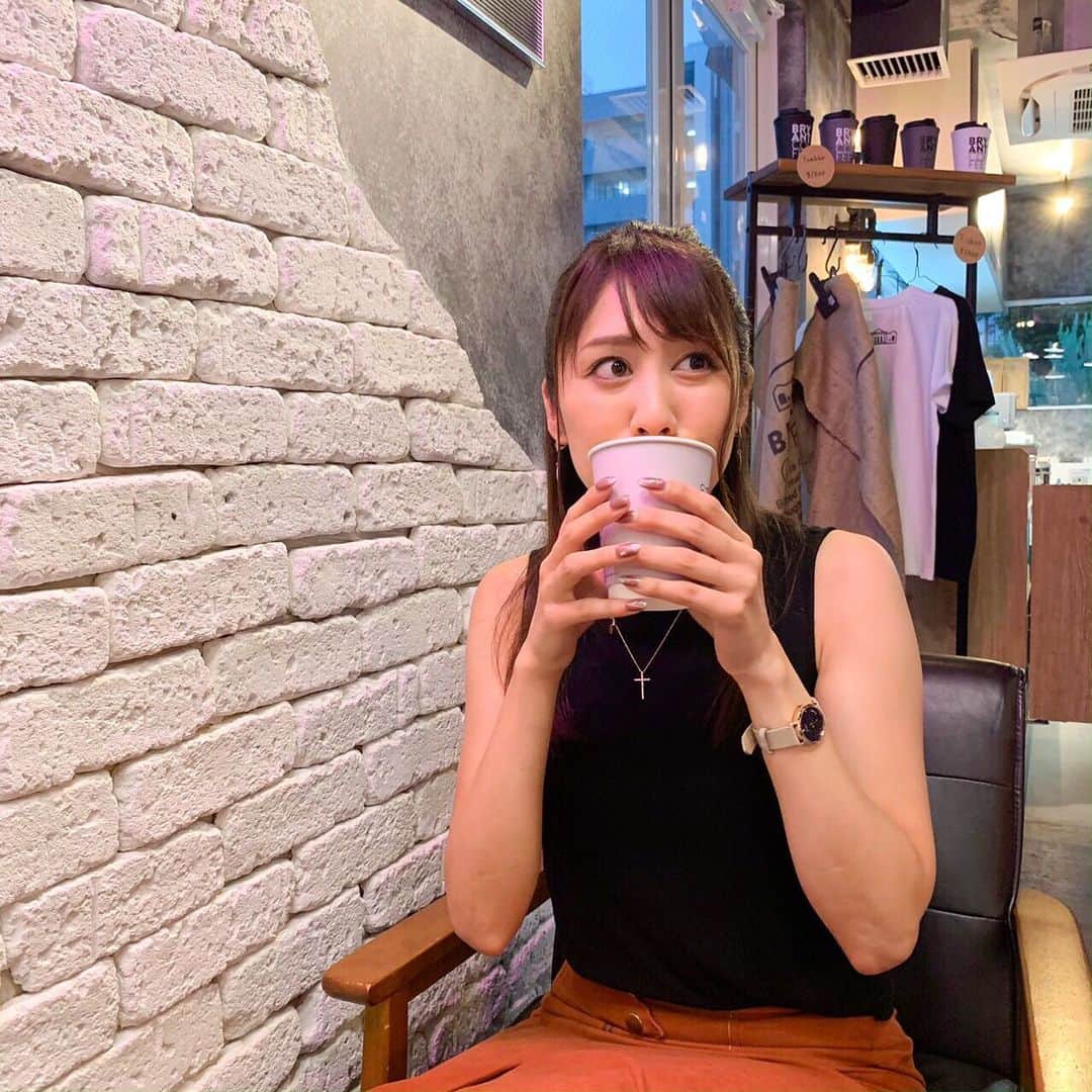 Yuri Sakuraiさんのインスタグラム写真 - (Yuri SakuraiInstagram)「: #cafe ☕️ : 打ち合わせでも、家でも、 ちょっとした休憩時間でも、 カフェラテばっかり。 : 今、PRさせて頂いている、 オキスのごぼう茶で作る、 ごぼう茶ラテは、#mkcafe でも大人気✧ : ラテだけど、ノンカフェインなので、 妊婦さんでも飲めるのです♪ : 鹿児島のオキスさんにもレシピを 教えてあげたら、 すごく喜んでくれてたので、 : ごぼう茶を使ったレシピを まだまだ考えて増やして、 イベント限定で飲める機会も作って行く予定☻ : 次回のごぼう茶を使ったフードイベントは、 12月15日13:00-15:00です🙌 : #コーヒー#ごぼう茶#鹿児島#地方創生#オキスのごぼう茶#ダイエット#冷え性改善#アンチエイジング#綾瀬はるか似#綾瀬はるか 似 #小雪 似#乃木坂46#斎藤ちはる 似#安めぐみ 似#ボブ#ミディアムボブ#ヘアアレンジ#mtg#morning#cafe#model#桜井有里#165cm」11月17日 15時39分 - yuri_sakuraiii
