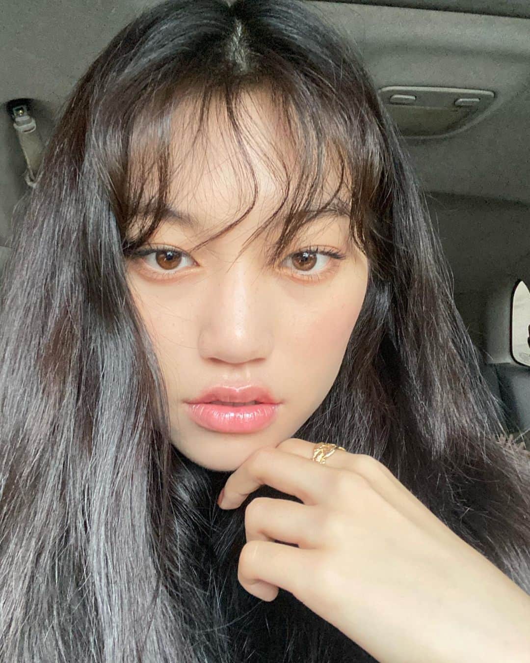 Weki Mekiのインスタグラム：「오늘은 비가 안왔으면 좋겠어요☔️ . . #위키미키 #도연」